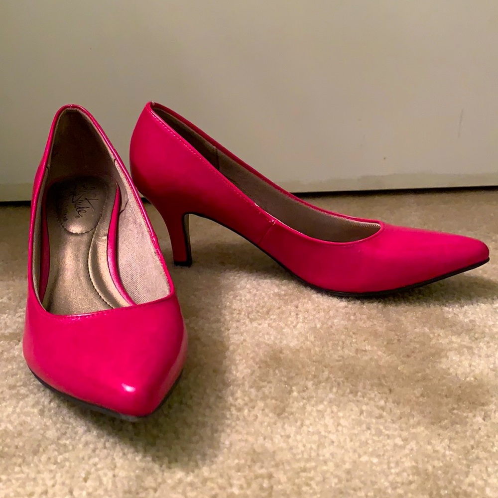 Life Stride Hot Pink Pumps